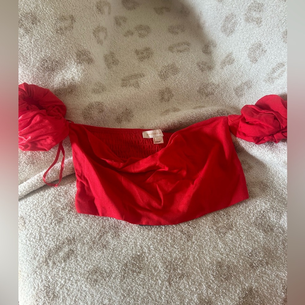 Red set - Picture 2 of 5